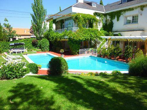 Casa rural para 16 personas, con vistas y piscina en Sevilla la Nueva