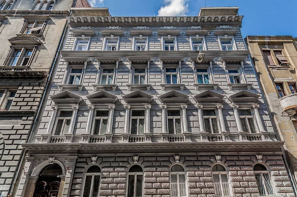 Entire apartment, Luxury 2 Bed 2 Bath Apartment, Sleeps 4, Central Budapest, Andrassy, Opera in Budapest, Central Hungary