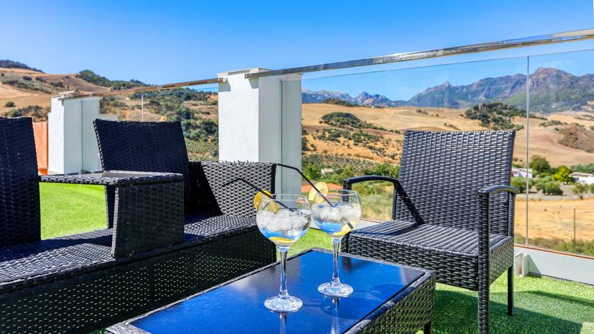 Casa rural para 14 personas, con piscina y balcón/terraza en Montecorto - 2