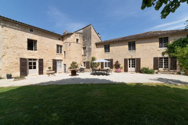 Logis de Canteau - Avec Piscine Privée et Chauffée in Mazières-sur-Béronne, Région de Niort