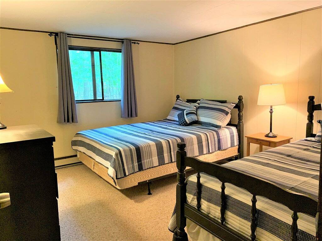 Pocono Cabin in Masthope Mountain Community in Masthope, Pike County