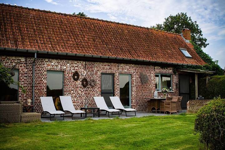 Location de vacances pour 6 personnes, avec jardin à Oostkamp