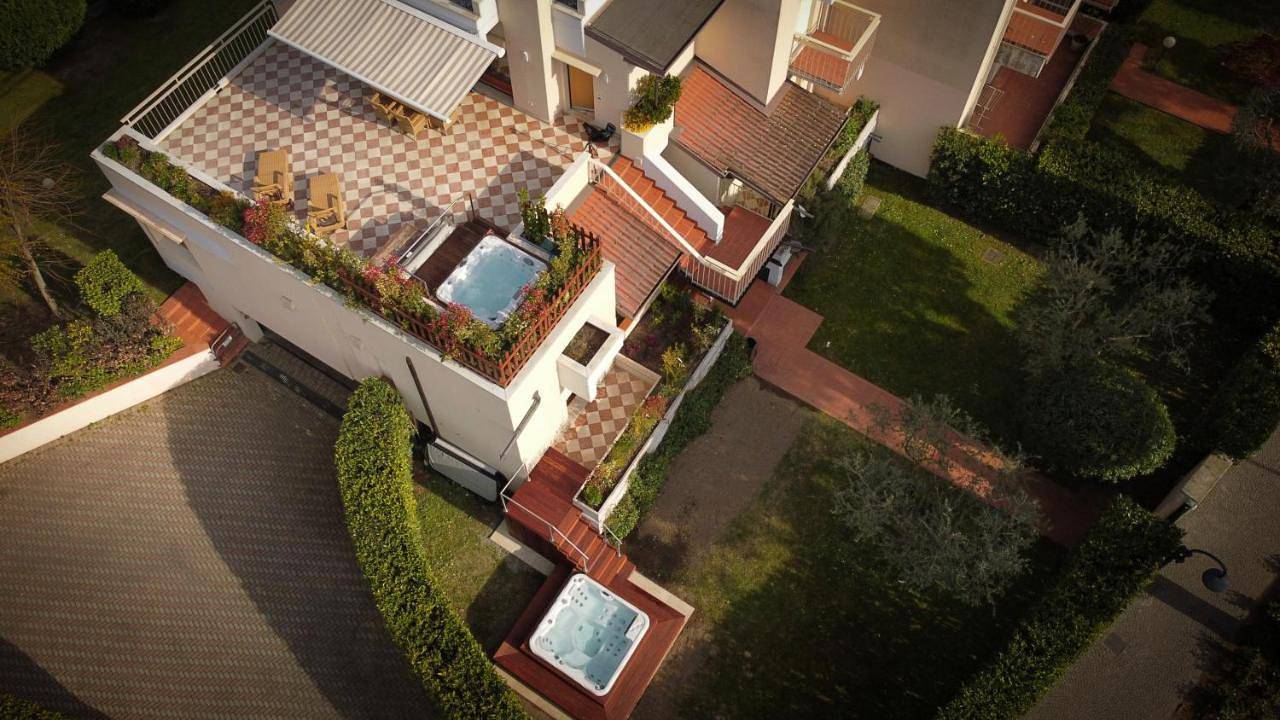 Lake Front Apartment - Direct Lake Access in Colombare, Sirmione