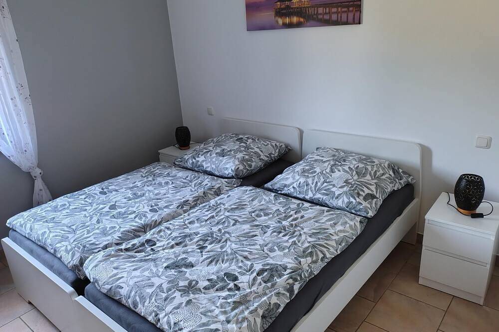 Ganze Wohnung, Gemütliche Fewo (60m2) im Eg mit kleinem Garten & Terrasse in Küps, Oberfranken