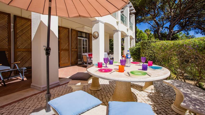 Holiday apartment for 6 people, with pool and garden, child-friendly in Quinta do Lago