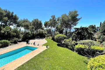 Villa pour 9 personnes, avec vue ainsi que piscine et jardin, animaux acceptés à Carqueiranne
