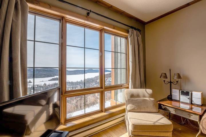 Casa de vacaciones para 7 personas, con terraza y vistas al lago además de vistas y piscina - 1