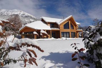 Gîte pour 10 personnes, avec jardin ainsi que sauna et jacuzzi à Puy-Saint-Eusèbe