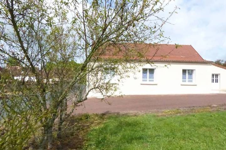 Gîte pour 10 personnes, avec jardin dans Valigny