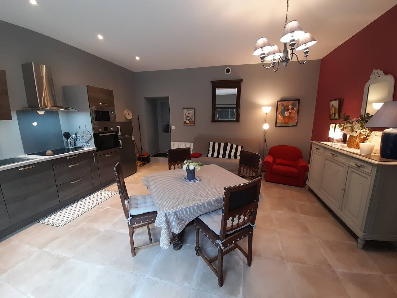 Entire apartment, Elegant T2 with Garden in Central La Roche-Posay in La Roche-Posay, Vienne