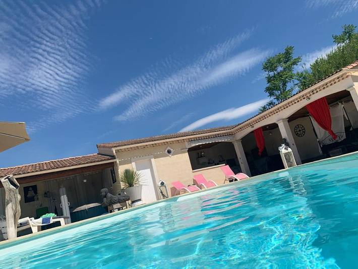 Appartement de vacances pour 2 personnes, avec piscine ainsi que jardin et jacuzzi