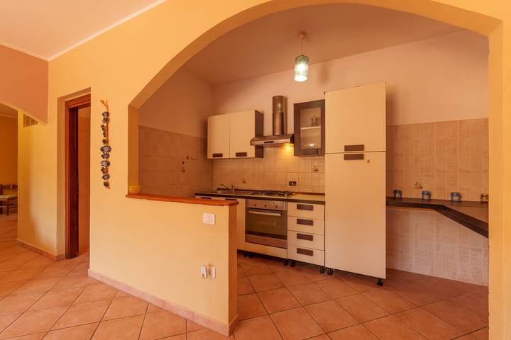 Appartamento intero, Appartamento vacanze "Sara's Guest House" con terrazza privata e Wi-Fi in Olbia, Gallura