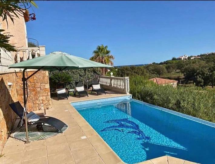 Gîte pour 2 personnes, avec jacuzzi ainsi que piscine et jardin, adapté aux familles dans Plage de la Gaillarde - 3