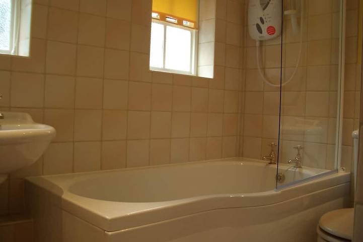 Charmant chalet 4 * dans un endroit rural calme mais proche de Henley-on-Thames & Marlow in Turville, Chiltern Hills