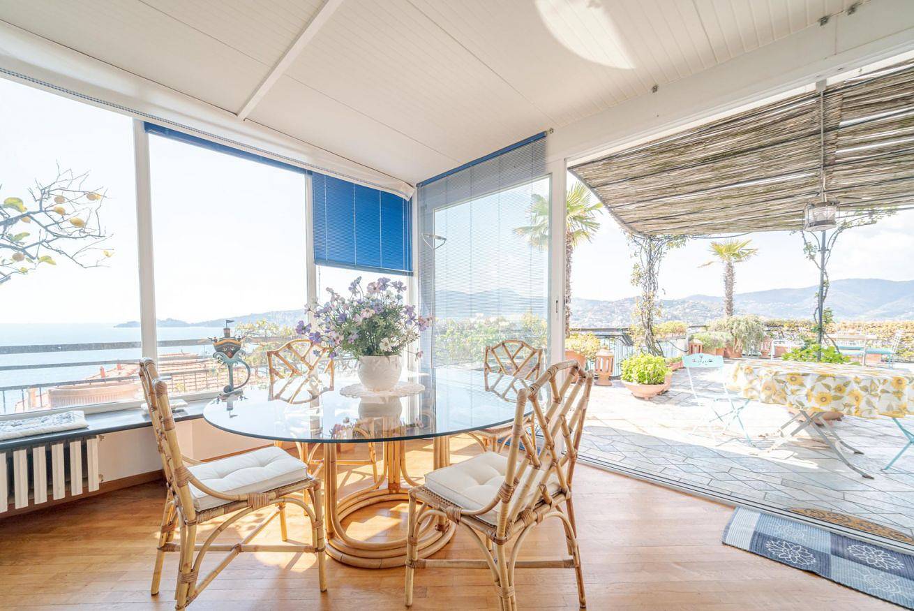 Ganze Wohnung, Aurelia Charming Seaview Apt x6 Panoramic Terrace! in Zoagli, Riviera di Levante