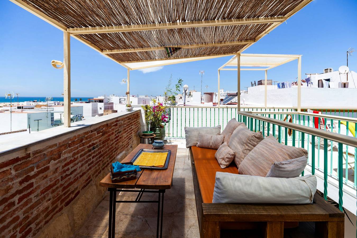 Apartamento entero, Apartamento estudio "Gloria 6" en el centro histórico con terraza, balcón y Wi-Fi in Conil de la Frontera, Costa de la Luz