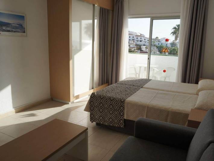 Gîte pour 2 personnes, avec piscine et jardin, adapté aux familles à Acantilados de los Gigantes - 3