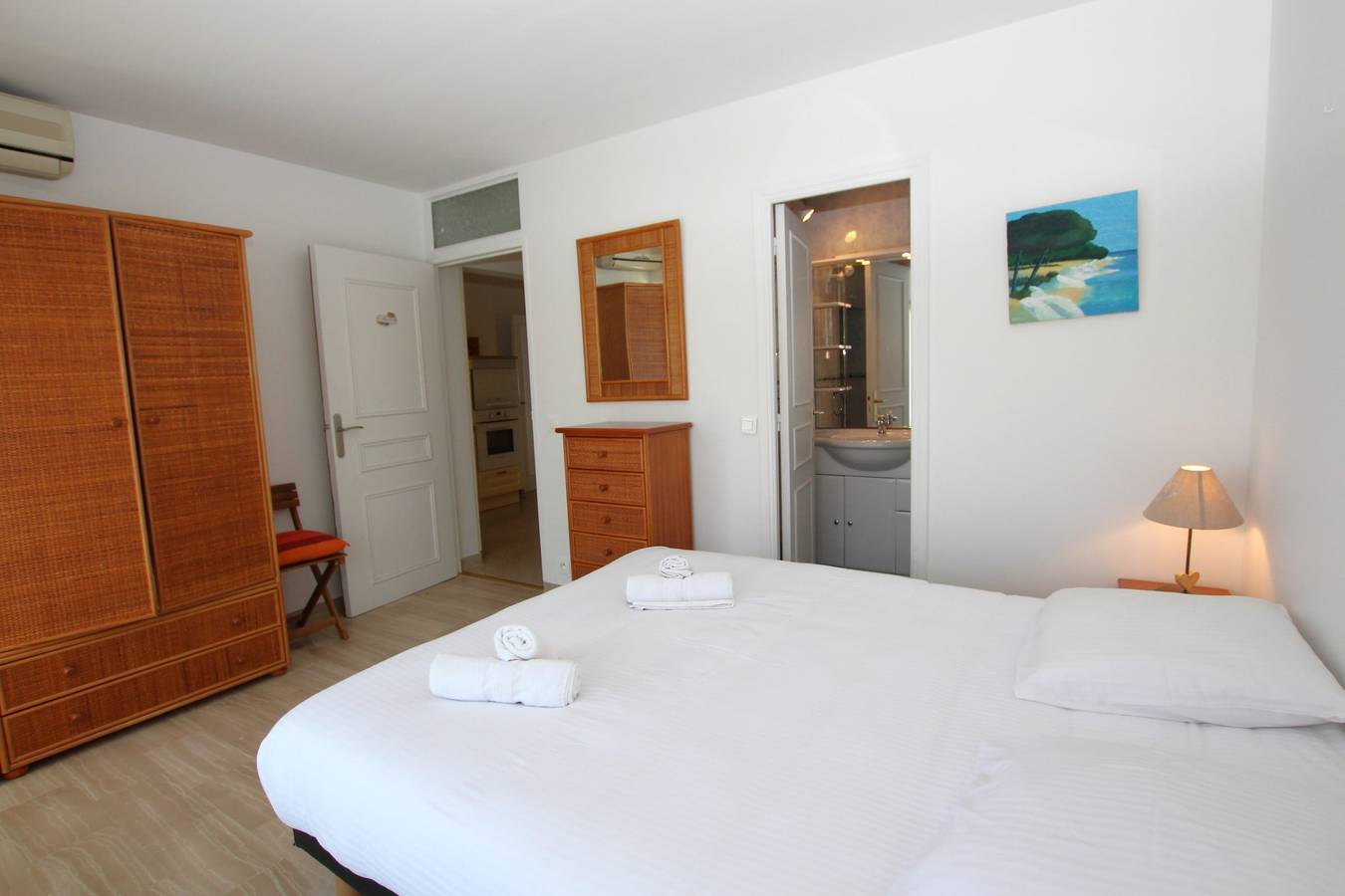 Entire apartment, 2 bedrooms 80 m2 facing the sea in the residential palm beach area in Cannes, Mediterranean Coast (France)