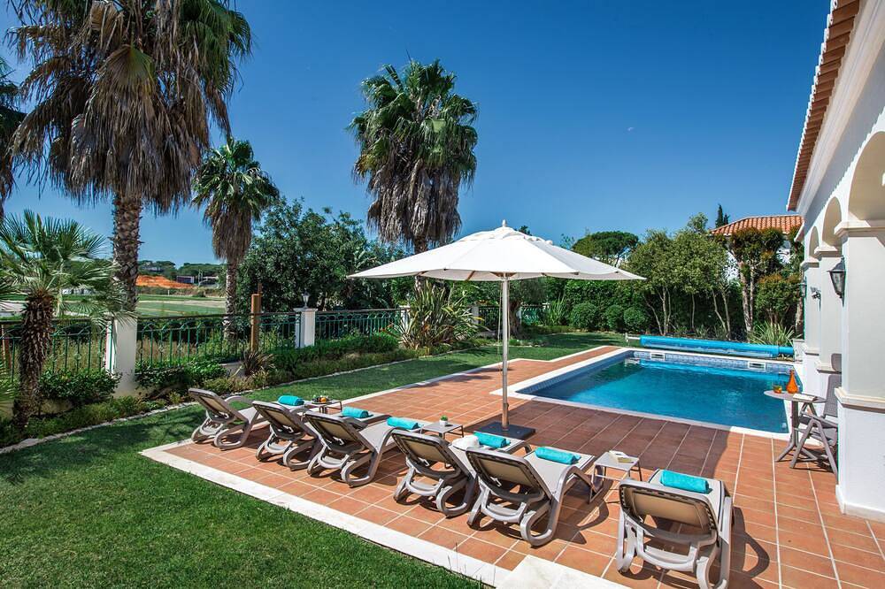 Wonderfully Stylish & Luxurious Villa, Heated Pool, Designer Interior in Quinta do Lago, Almancil