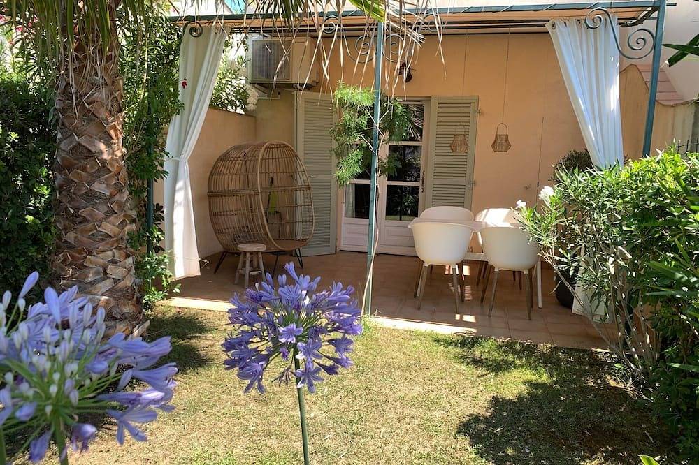 Golf de Saint Tropez, charming house, small private garden, swimming pool in La Môle, Costa mediterránea (Francia)