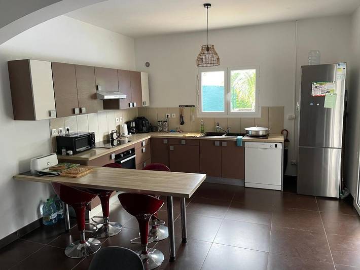 Location de vacances pour 10 personnes, avec terrasse et piscine à Saint Gilles les Hauts - 4