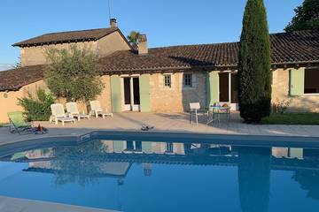 Gîte pour 11 personnes, avec jardin et piscine à Fougueyrolles