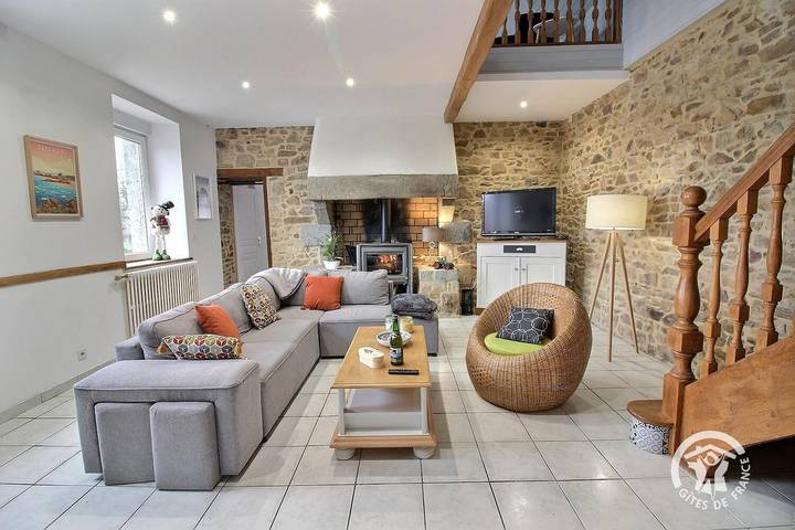 Gîte pour 6 personnes, avec jardin et terrasse à Coatréven - 2