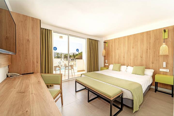 Hotel voor 2 personen, with Balkon and Terras as well as Kinderzwembad and Zwembad in Sa Coma