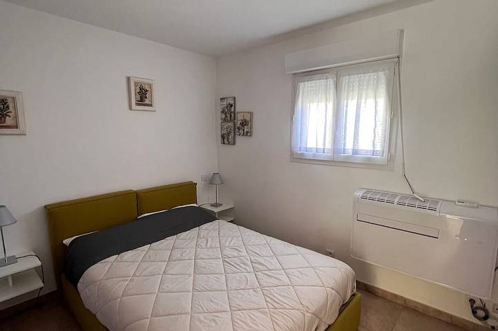 Location de vacances pour 6 personnes, avec terrasse et jardin ainsi que piscine et jacuzzi, animaux acceptés dans Plage De Prunete - 2