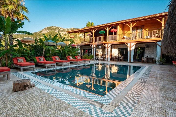 Hotel para 4 personas, con piscina y sauna además de vistas y jardín - 1