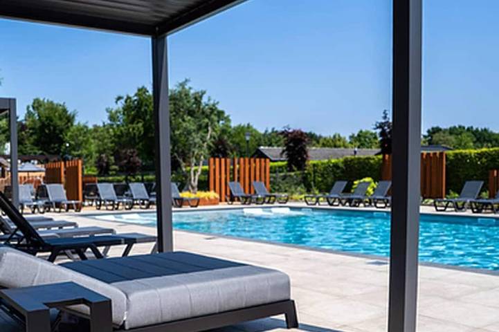 Chalet for 4 people, with pool and garden - 1