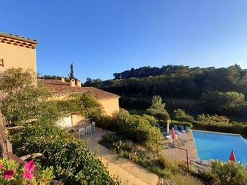 Gîte pour 5 personnes, avec vue ainsi que piscine et jardin, animaux acceptés à Vinsobres