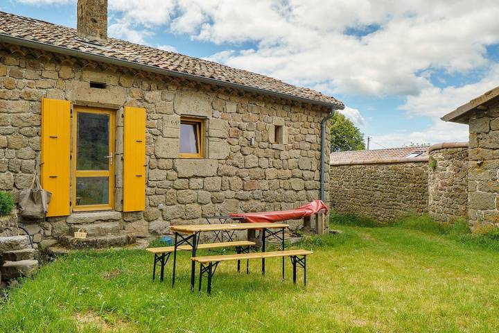 Granite House in a Hamlet at 950 m Altitude in Gluiras, Parc naturel régional des Monts d'Ardèche