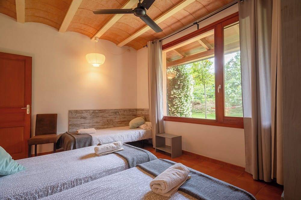 Eco country house near Costa Brava. Garden, pool and views in Lladó, Upper Empordà