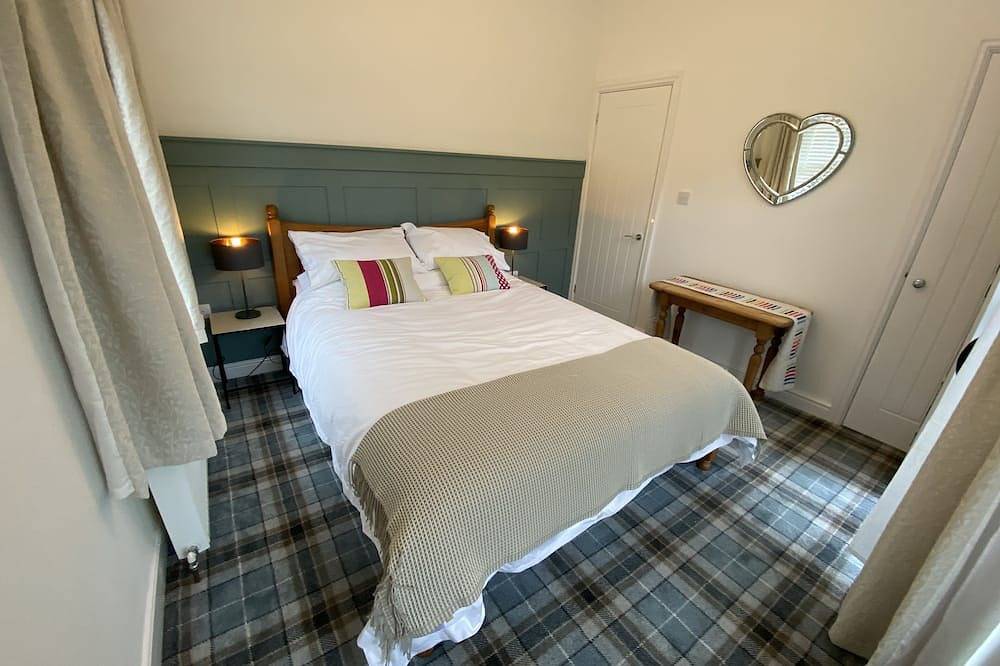 Riverside Cottage Morpeth town centre riverside location, off street car parking in Morpeth, Northumberland