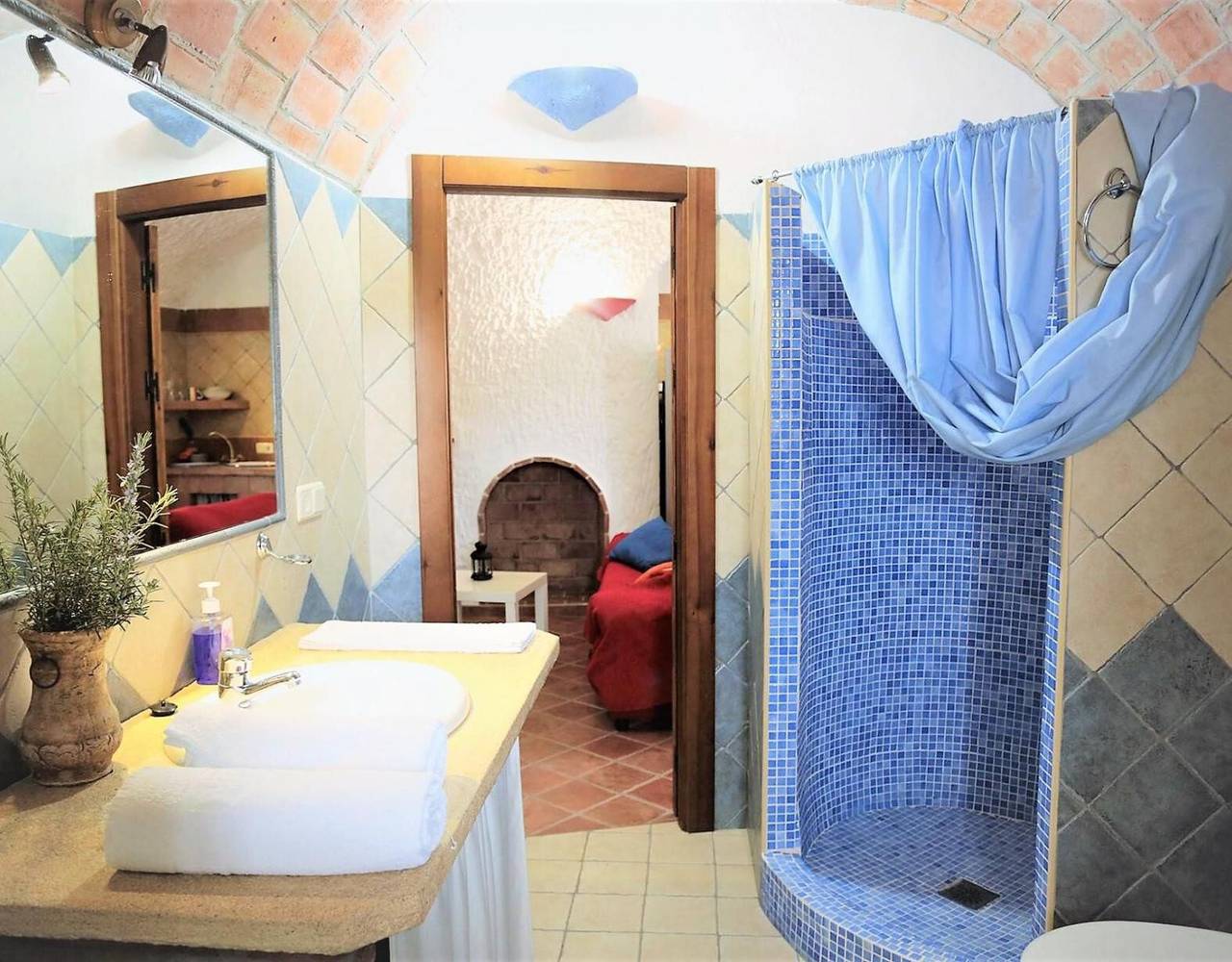 Casa rural 'Los Cerezos' con piscina compartida, Wi-Fi y aire acondicionado in Fonelas, Geoparque de Granada