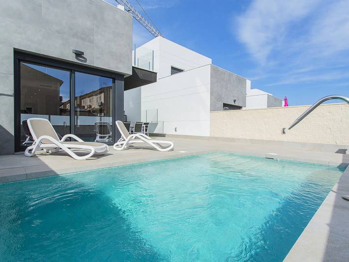 Casa rural para 8 personas, con Balcón y Terraza además de Jardín y Sauna en Torrevieja - 2