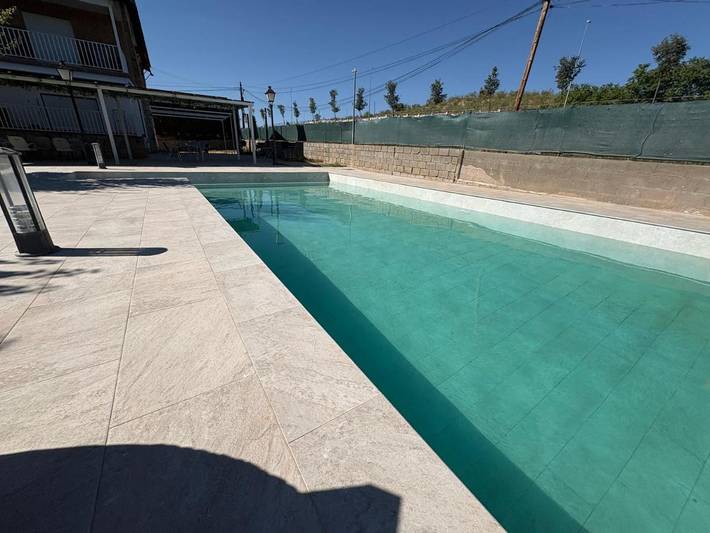 Casa de vacaciones para 3 personas, con piscina y piscina para niños además de terraza y vistas - 1
