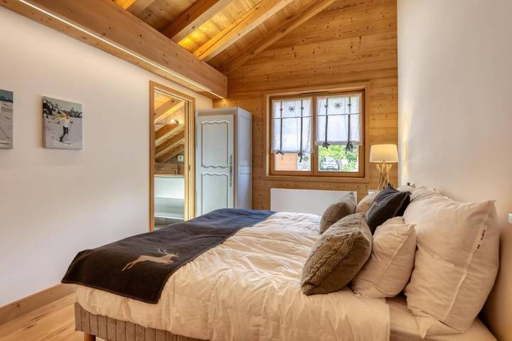 Villa pour 8 personnes, avec terrasse ainsi que vue et piscine, animaux acceptés