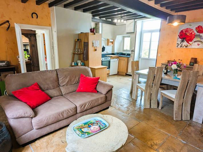 Charmantes burgundisches Haus mit saisonalem Spa in Region Avallon