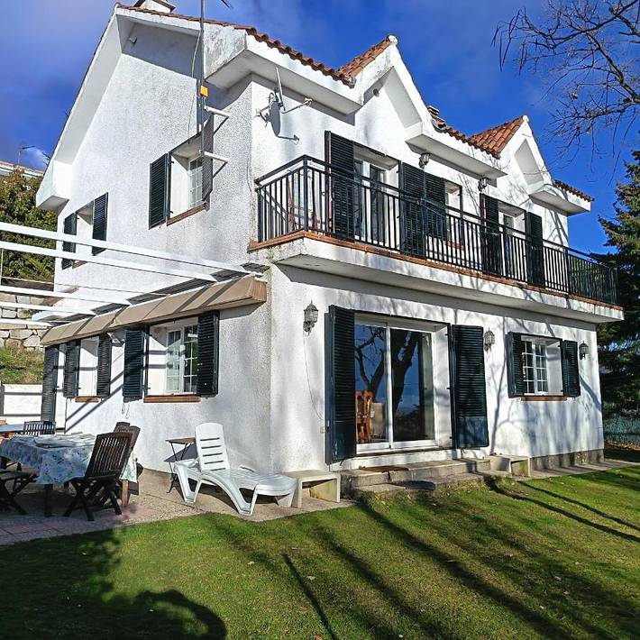 Casa de vacaciones para 12 personas, con jardín y vistas además de piscina y vistas al lago en Miraflores (Madrid)