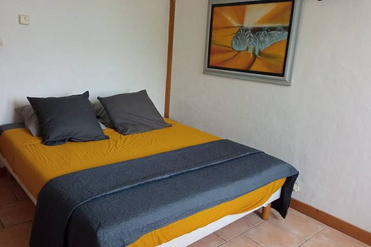 Gîte pour 4 personnes, avec jardin à Ampus - 2