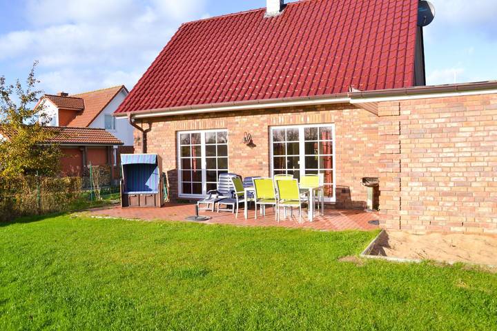 Ferienhaus für 6 Personen, mit Sauna und Seeblick sowie Garten, kinderfreundlich in Schönberg - 2
