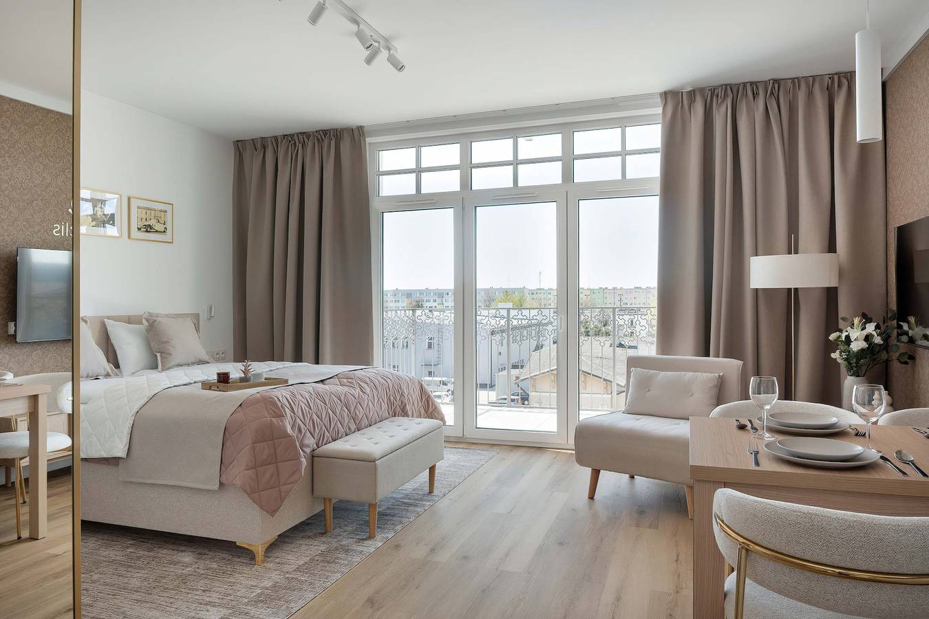 Estudio entero, Stylish Studio with Balcony | Workspace and Air Conditioning in Ciechocinek, Voivodato de Cuyavia y Pomerania
