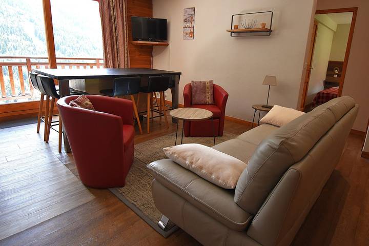 Gîte pour 6 personnes, avec terrasse dans Office De Tourisme De Vaujany - 2