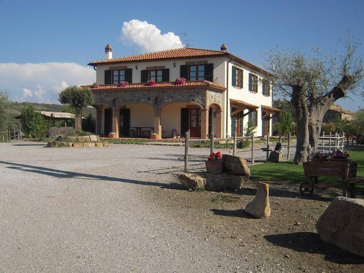 Agriturismo per 2 persone, con giardino e terrazza nonché piscina e panorama a Scansano