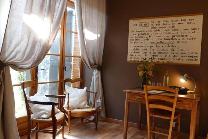 Cottage pour 2 personnes, avec vue ainsi que piscine et jardin, adapté aux familles à Loubens-Lauragais