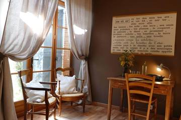 Chambre d’hôte pour 2 personnes, avec piscine ainsi que jardin et vue, adapté aux familles à Loubens-Lauragais