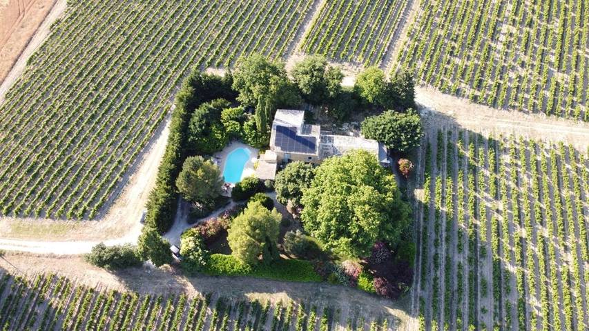 Gîte pour 2 personnes, avec jardin ainsi que piscine et vue à Jonquières - 3