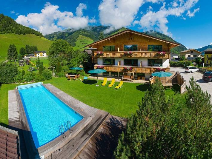 Ferienhaus für 2 Personen, mit Sauna und Balkon sowie Pool und Garten